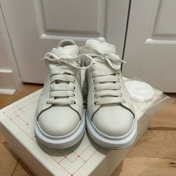 Alexander McQueen Oversized Shoes - white and bronze - Picture 2 of 9